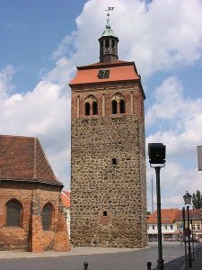 450px-Marktturm_Luckenwalde_2004